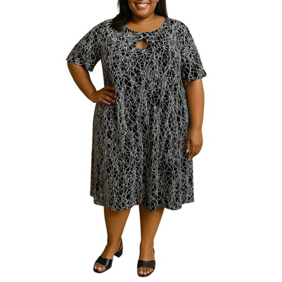 Avenue Plus Size 26/28 Dress Womens Black White Abstract Print Keyhole - Picture 1 of 10